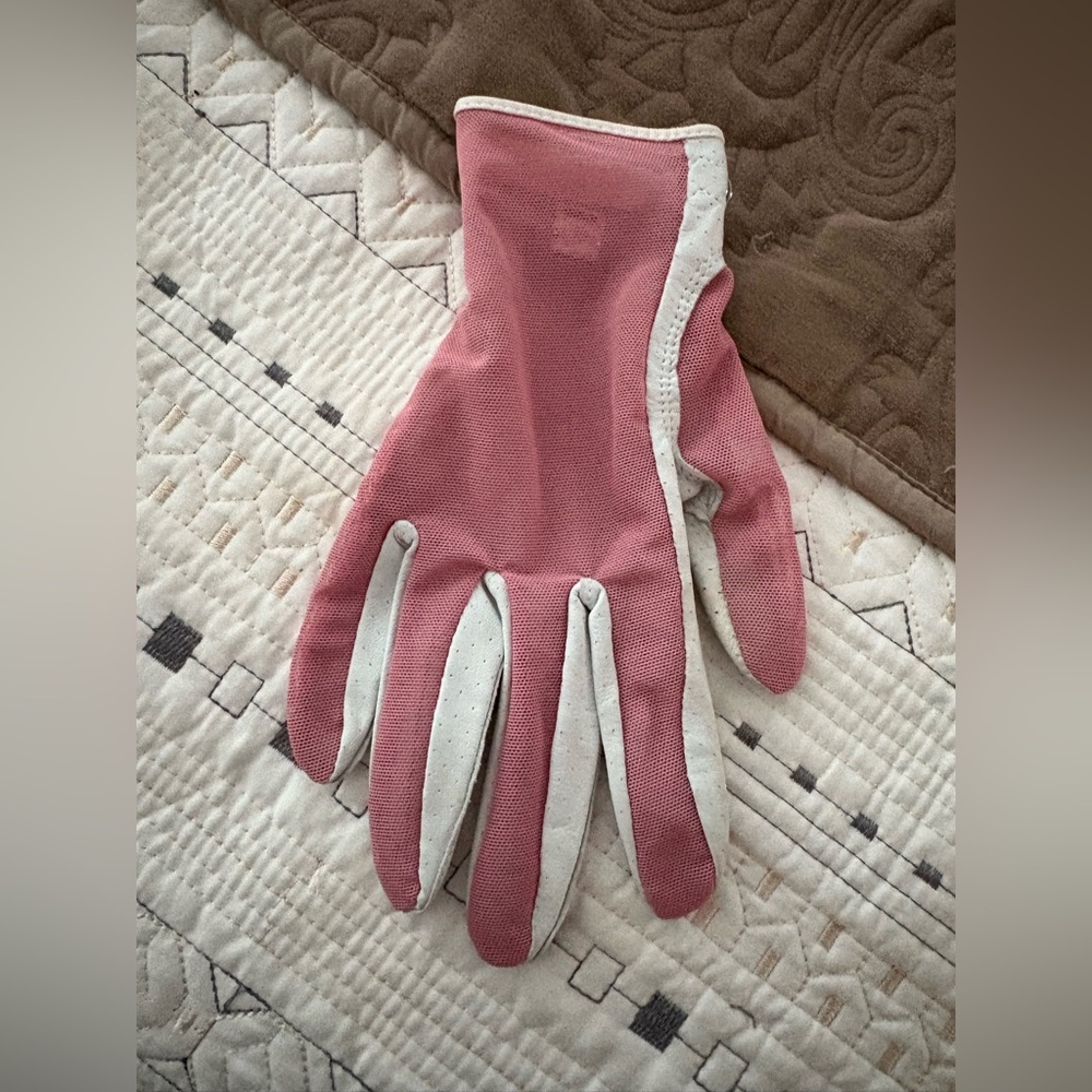 Ladies FootJoy Size Medium Pink Mesh Golf glove LEFT